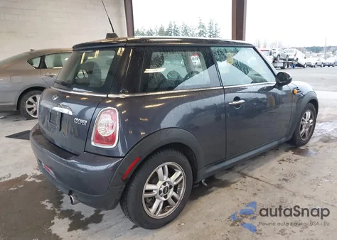 2013 Mini Hardtop Cooper из США, поврежденный, VIN WMWSU3C56DT688819